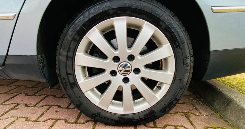 Volkswagen Passat cena 21300 przebieg: 254151, rok produkcji 2009 z Wrocław małe 106
